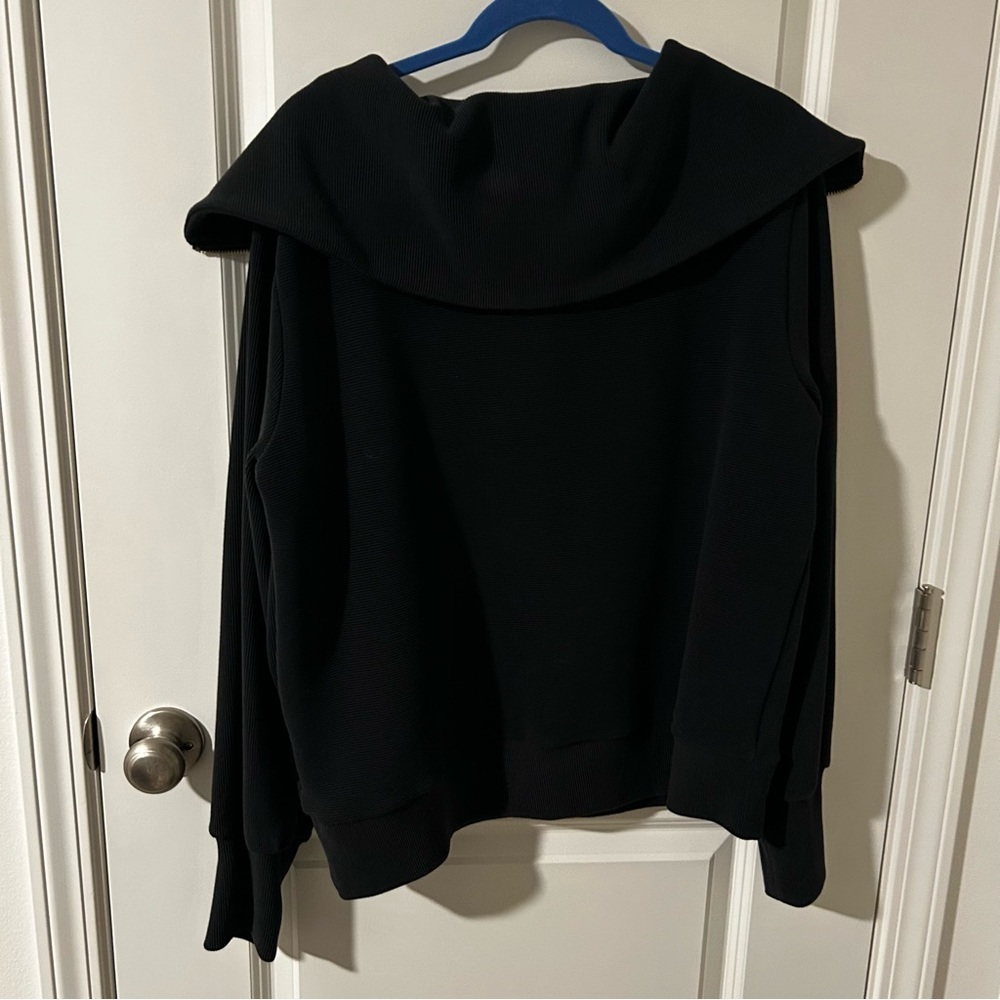 Varley Vine Pullover in Black - Picture 5 of 5